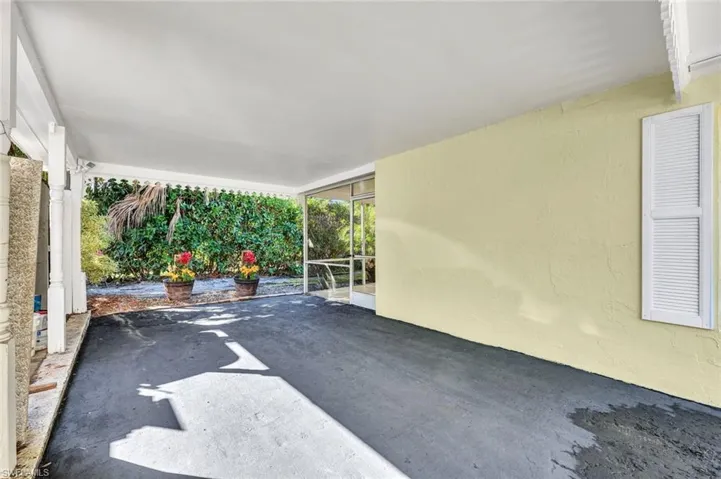 20  Kings  RD, Naples, FL 34112