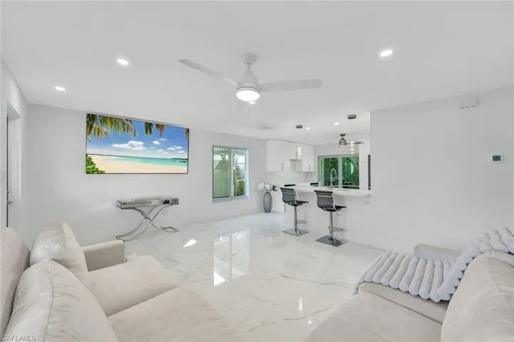 20  Kings  RD, Naples, FL 34112