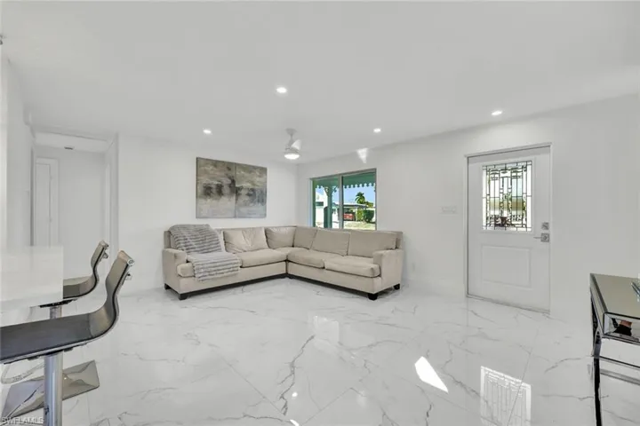 20  Kings  RD, Naples, FL 34112