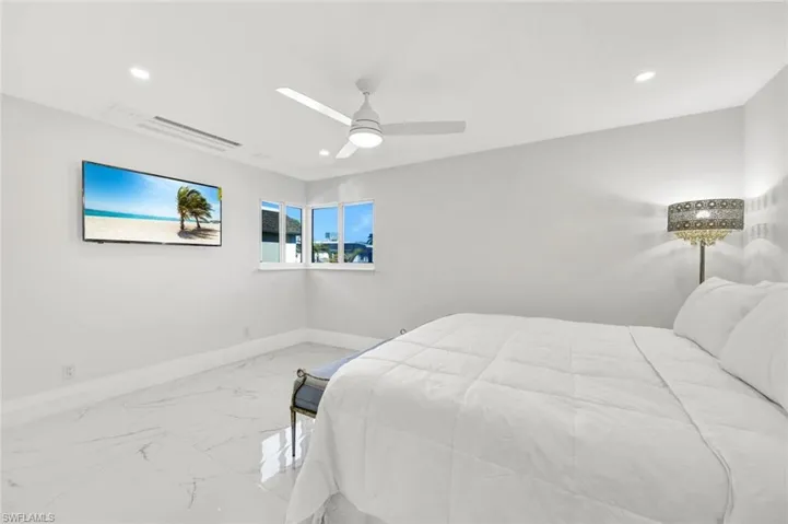 20  Kings  RD, Naples, FL 34112