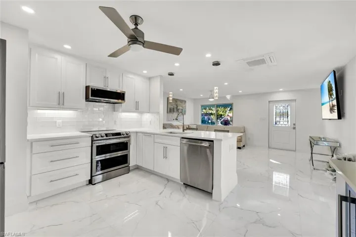 20  Kings  RD, Naples, FL 34112
