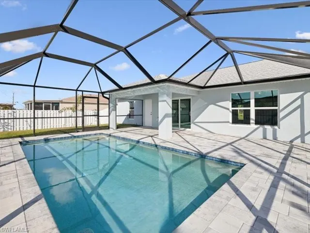 1904 NE 2nd  PL, Cape Coral, FL 33909