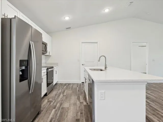 1904 NE 2nd  PL, Cape Coral, FL 33909