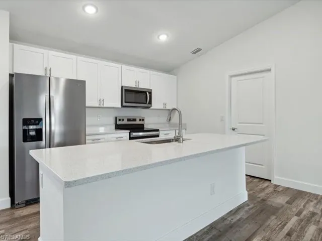 1904 NE 2nd  PL, Cape Coral, FL 33909