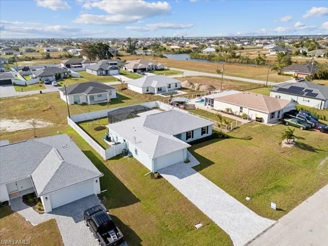 1904 NE 2nd  PL, Cape Coral, FL 33909