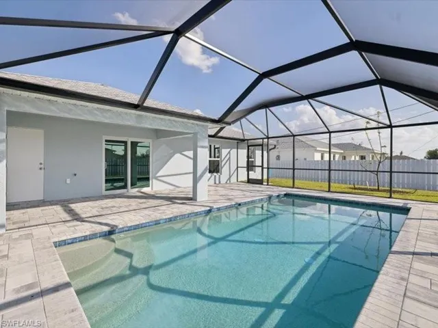 1904 NE 2nd  PL, Cape Coral, FL 33909