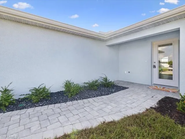 1904 NE 2nd  PL, Cape Coral, FL 33909