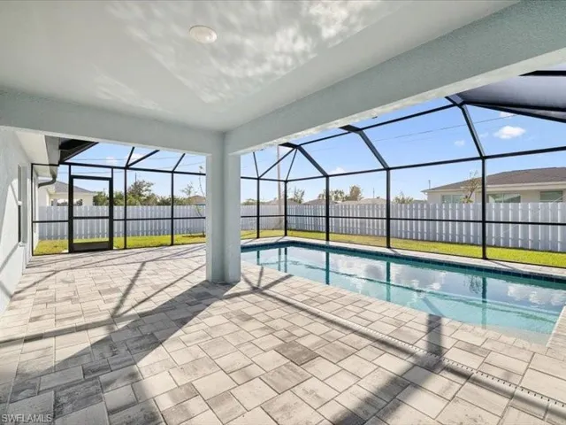 1904 NE 2nd  PL, Cape Coral, FL 33909
