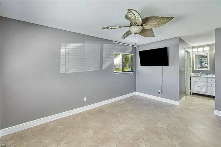 Primary bedroom, ensuite walk in closet