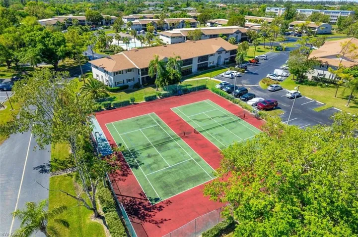 Quick walk to tennis courts