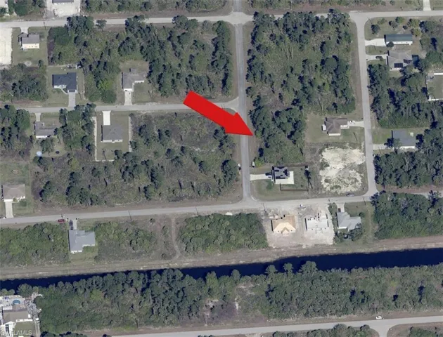 463  Lois S AVE, Lehigh Acres, FL 33974