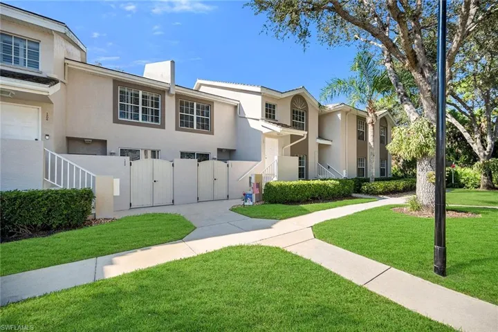 3755  Fieldstone  BLVD, Naples, FL 34109