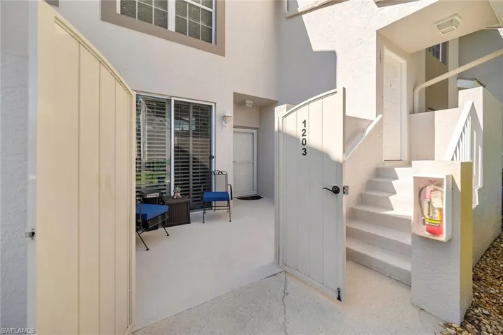 3755  Fieldstone  BLVD, Naples, FL 34109