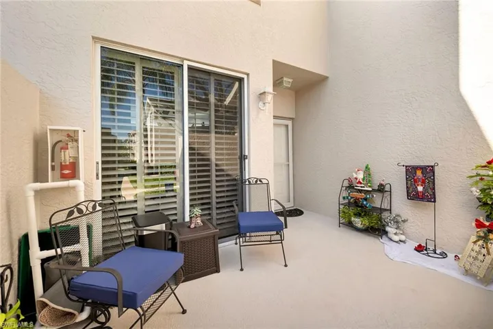 3755  Fieldstone  BLVD, Naples, FL 34109
