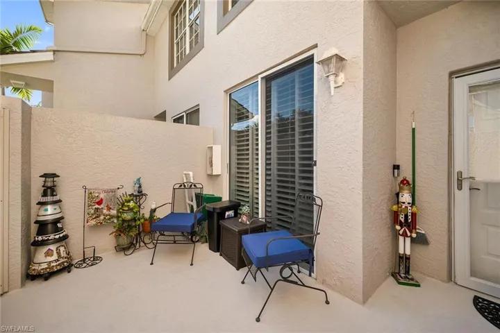 3755  Fieldstone  BLVD, Naples, FL 34109