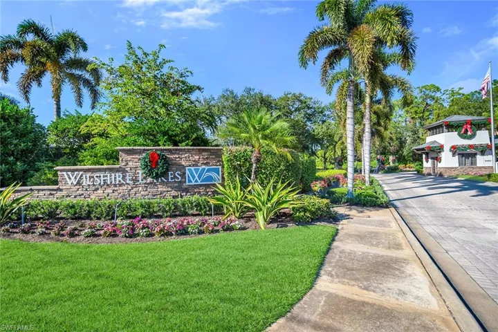 3755  Fieldstone  BLVD, Naples, FL 34109