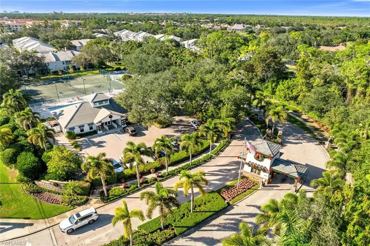 3755  Fieldstone  BLVD, Naples, FL 34109