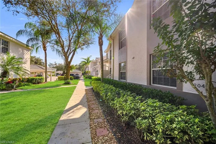 3755  Fieldstone  BLVD, Naples, FL 34109