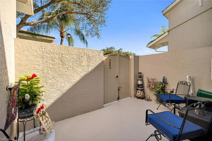 3755  Fieldstone  BLVD, Naples, FL 34109