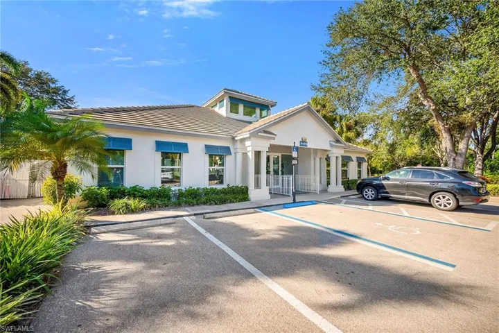 3755  Fieldstone  BLVD, Naples, FL 34109