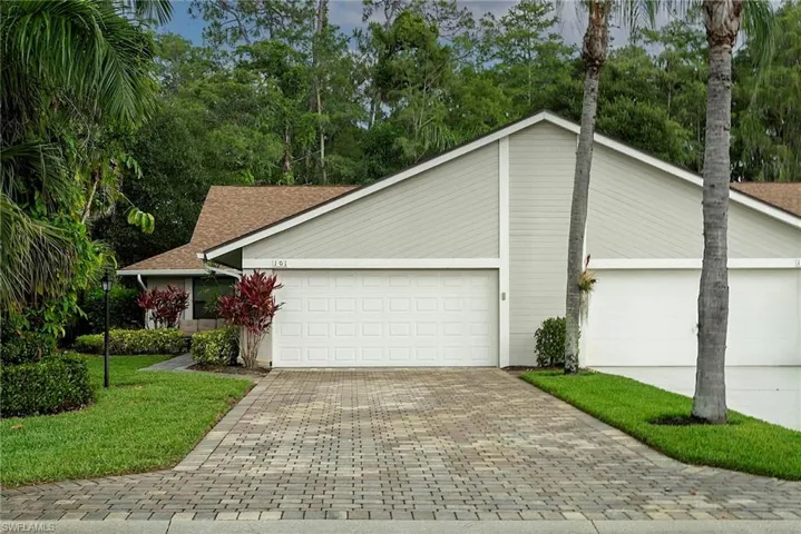 101  Fox Glen  DR, Naples, FL 34104