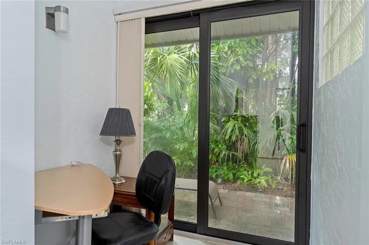 101  Fox Glen  DR, Naples, FL 34104