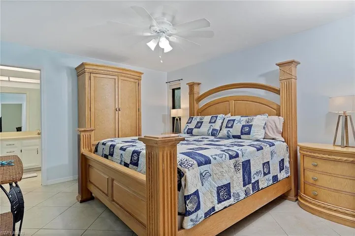 101  Fox Glen  DR, Naples, FL 34104