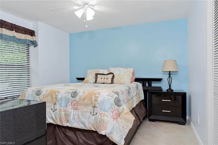 101  Fox Glen  DR, Naples, FL 34104