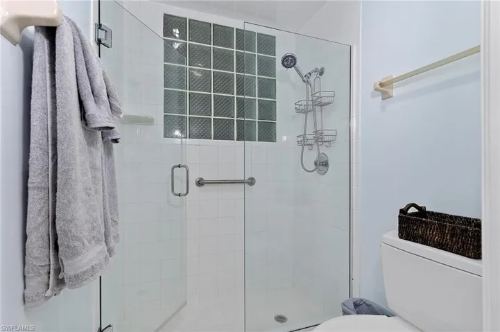 101  Fox Glen  DR, Naples, FL 34104
