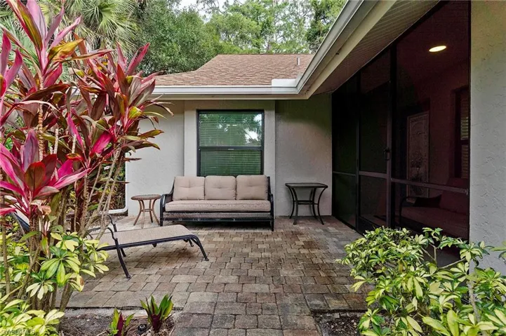 101  Fox Glen  DR, Naples, FL 34104