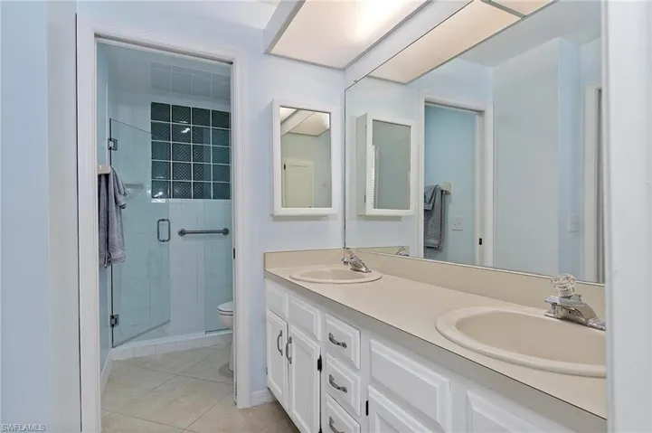 101  Fox Glen  DR, Naples, FL 34104