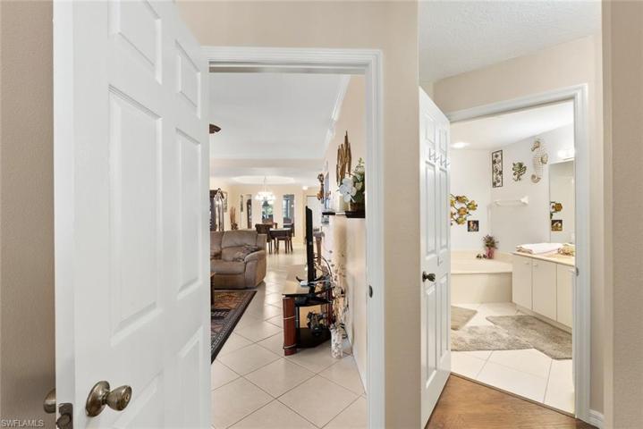 6416  Huntington Lakes  CIR, Naples, FL 34119