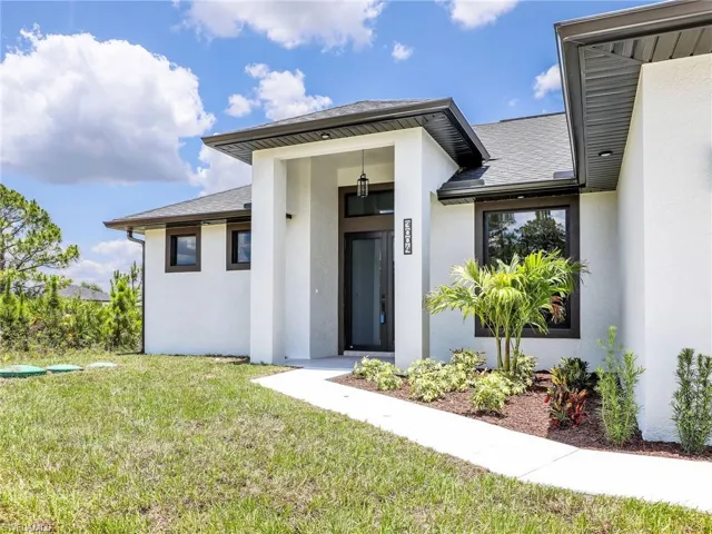 Property entrance with a yard