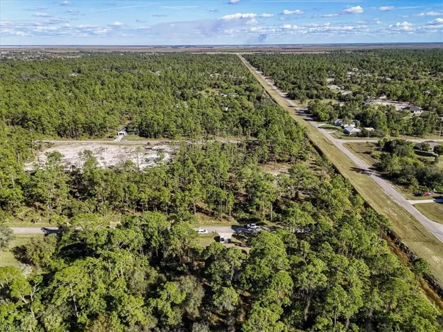 Aerial view of property's location featuring a heavily wooded area