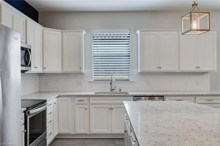 16000 Palmetto Prairie Dr, Alva, Florida 33920