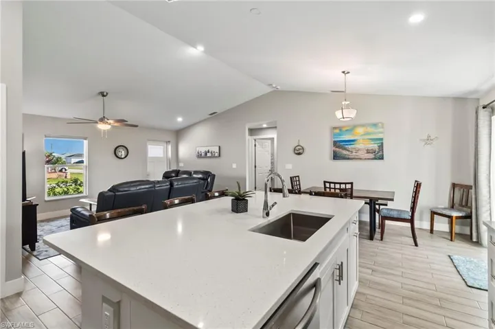 602 NW 21st TER, CAPE CORAL FL 33993
