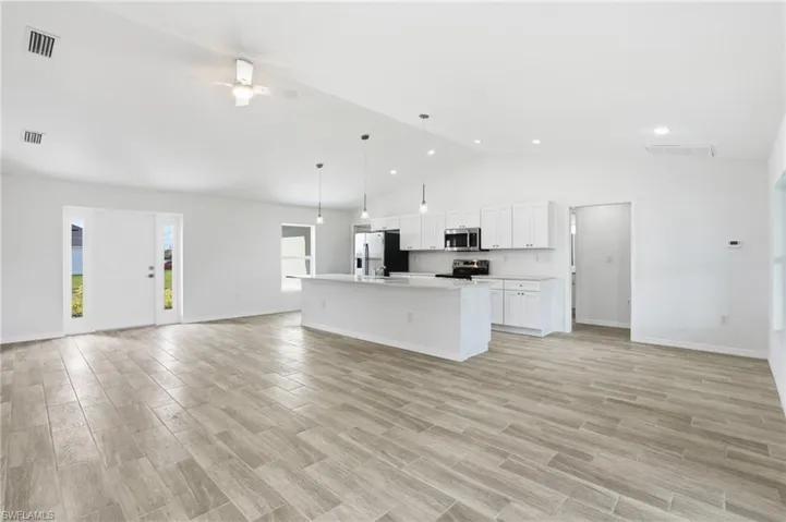 1725 Nw 2nd St, Cape Coral, Florida 33993