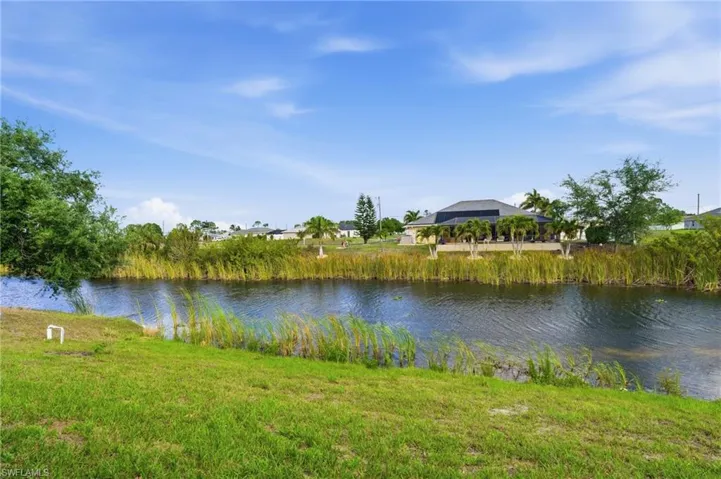 1725 Nw 2nd St, Cape Coral, Florida 33993
