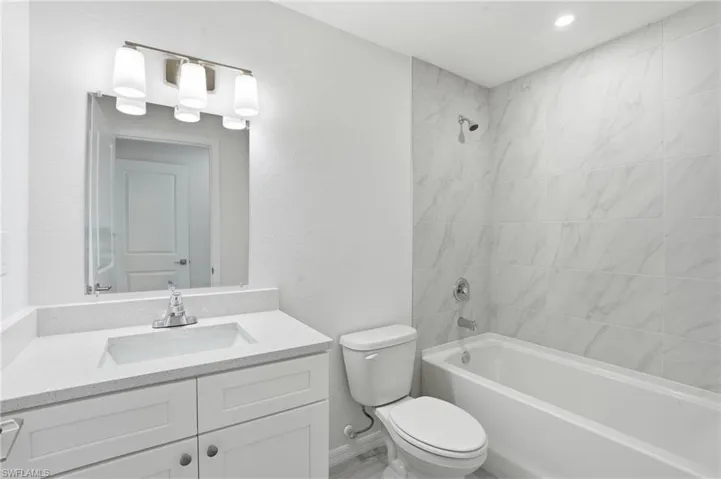 1725 Nw 2nd St, Cape Coral, Florida 33993