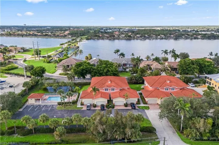 Surrounded by dining, shopping, and recreation—but tucked away from the noise.