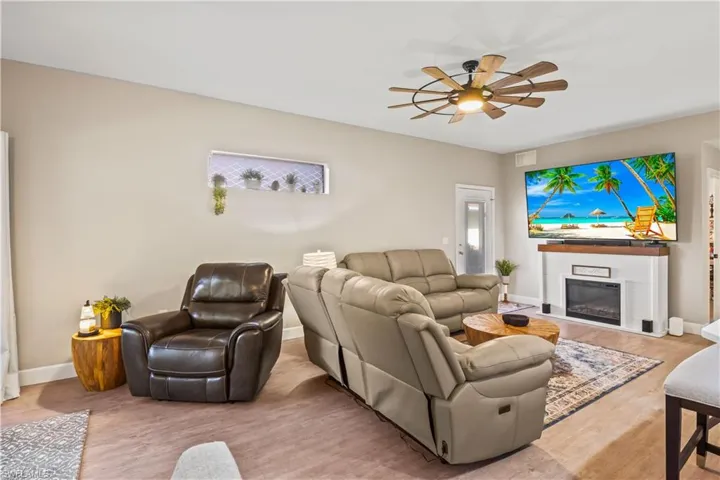 Kick off your shoes and relax—this sunny living room makes it easy.