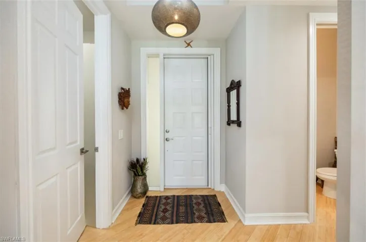 825  Bentwater  CIR, Naples, FL 34108