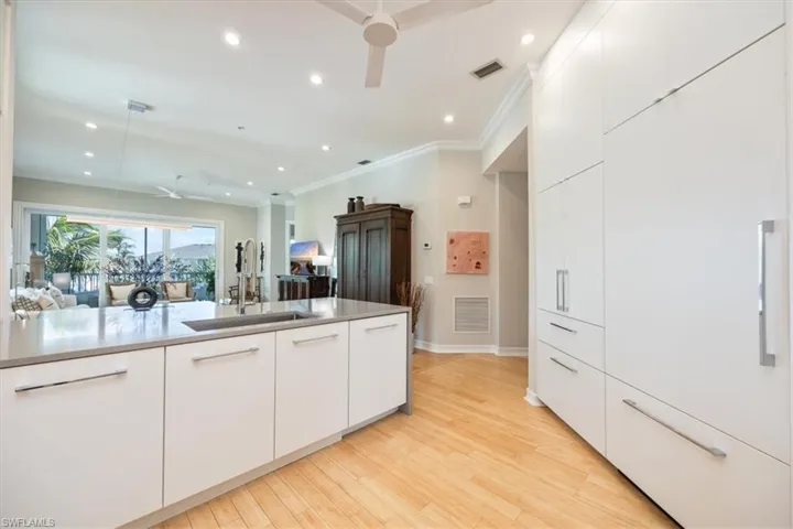 825  Bentwater  CIR, Naples, FL 34108