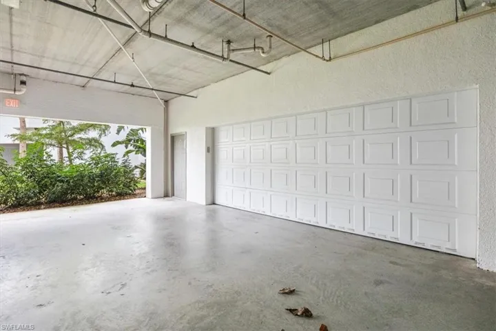 825  Bentwater  CIR, Naples, FL 34108