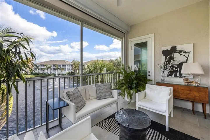 825  Bentwater  CIR, Naples, FL 34108