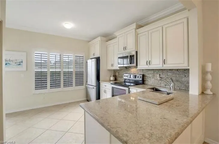 298  EMERALD BAY  CIR, Naples, FL 34108