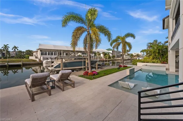 380 Trade Winds Ave, Naples, Florida 34108