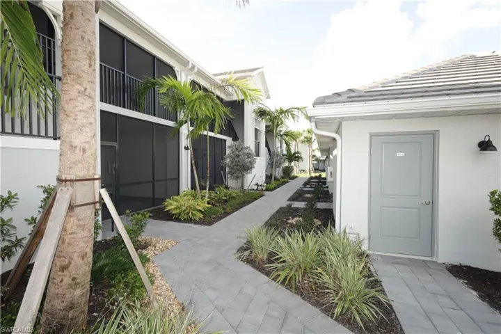 Building 5422 with ground-floor Veranda directly left.