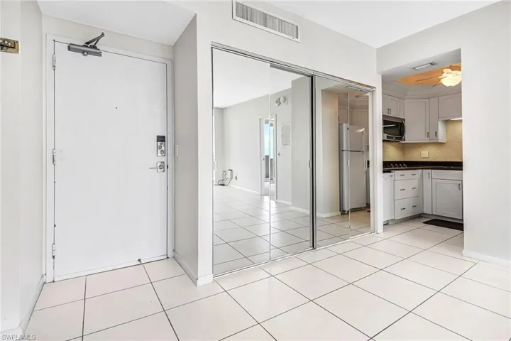 140 Seaview Ct  Seaview  CT, Marco Island, FL 34145