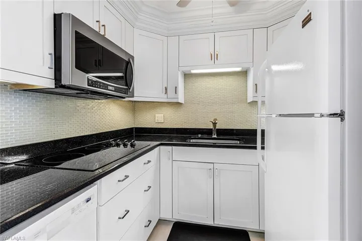 140 Seaview Ct  Seaview  CT, Marco Island, FL 34145
